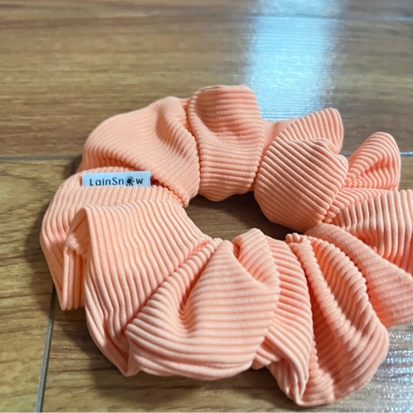 Chelsea King X LainSnow Oversize Scrunchie - Picture 4 of 5